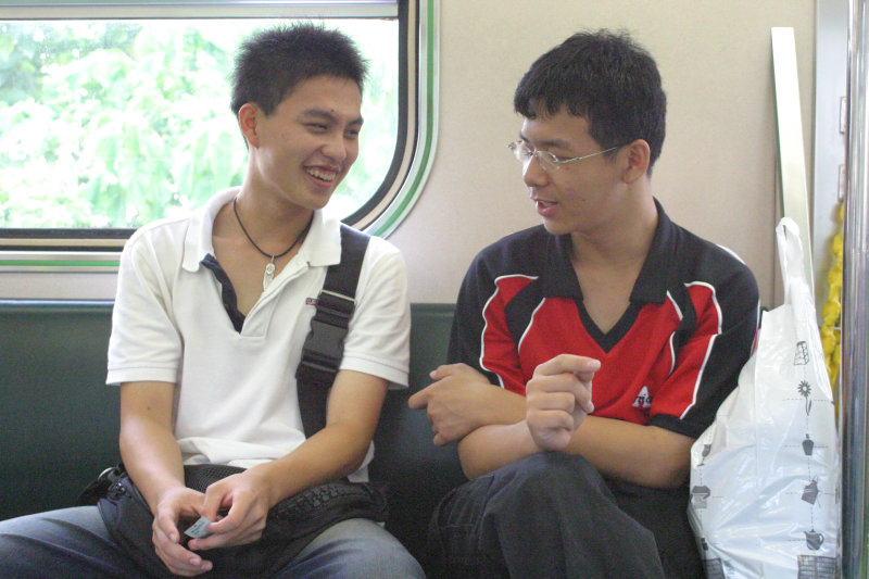 台灣鐵路旅遊攝影街拍帥哥交談的旅客(2)2005-07-02攝影照片9