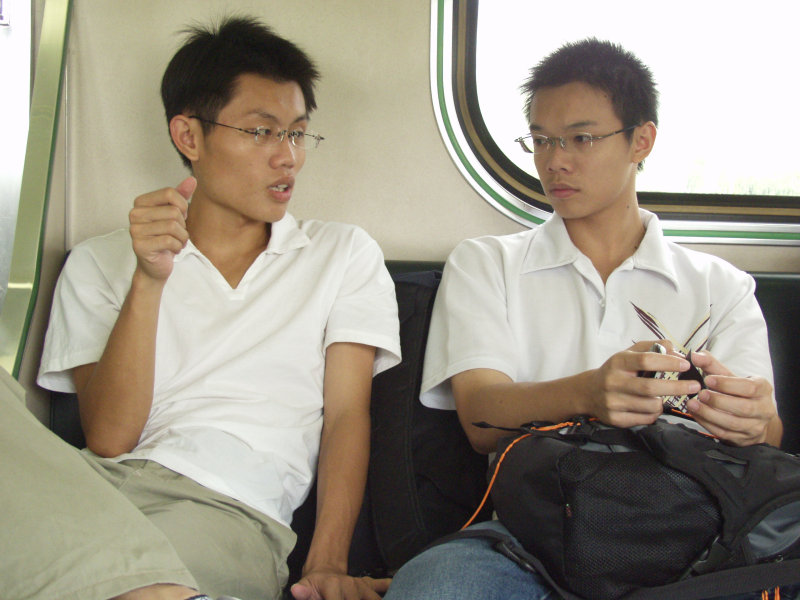 台灣鐵路旅遊攝影街拍帥哥交談的旅客2004-09-19攝影照片18