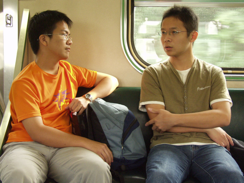 台灣鐵路旅遊攝影街拍帥哥交談的旅客2004-12-06(2)攝影照片5