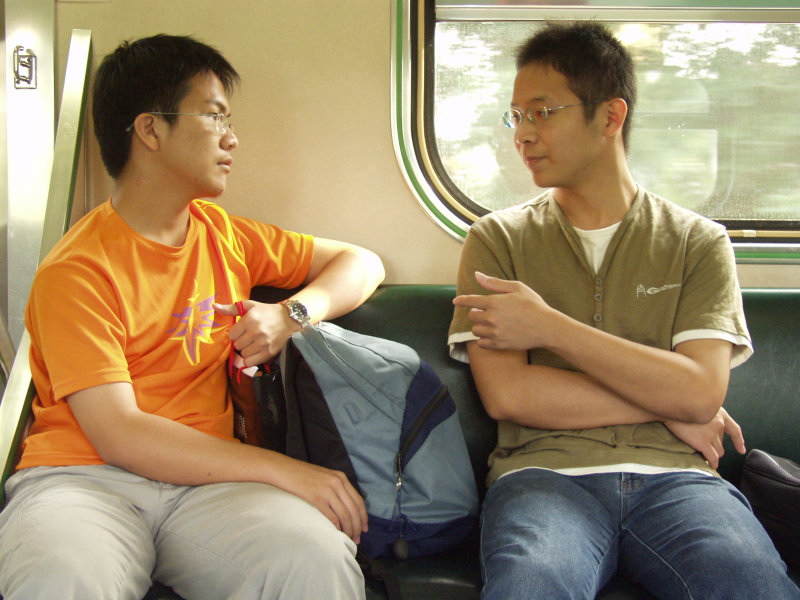 台灣鐵路旅遊攝影街拍帥哥交談的旅客2004-12-06(2)攝影照片6