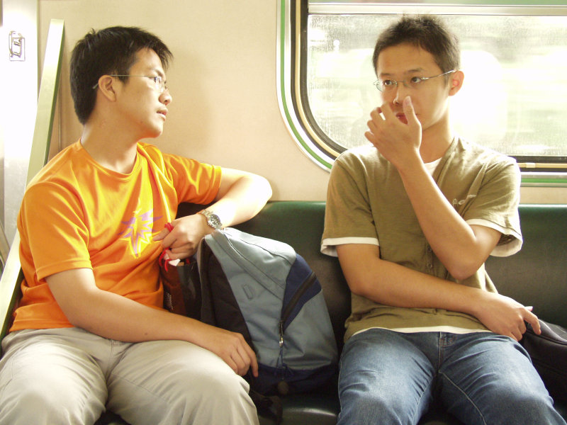 台灣鐵路旅遊攝影街拍帥哥交談的旅客2004-12-06(2)攝影照片7
