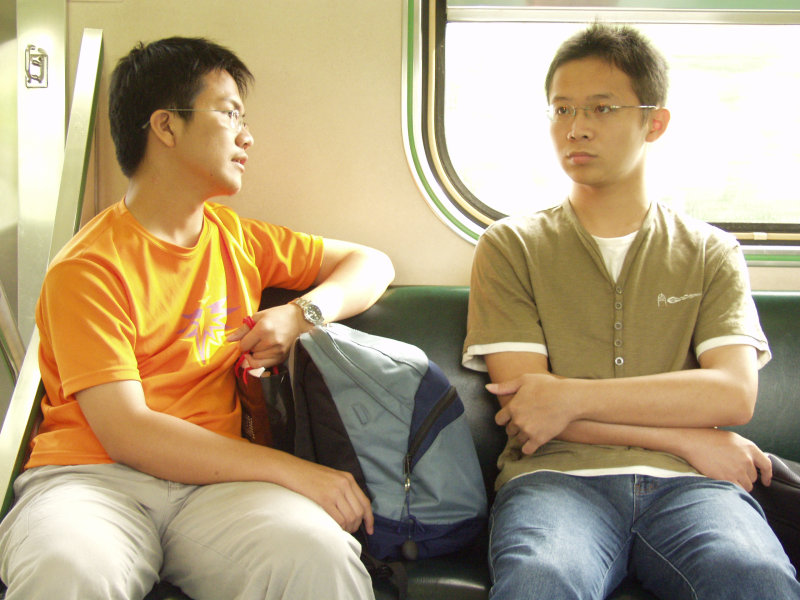 台灣鐵路旅遊攝影街拍帥哥交談的旅客2004-12-06(2)攝影照片8