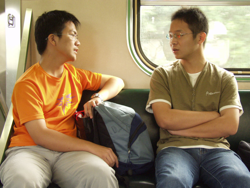 台灣鐵路旅遊攝影街拍帥哥交談的旅客2004-12-06(2)攝影照片9