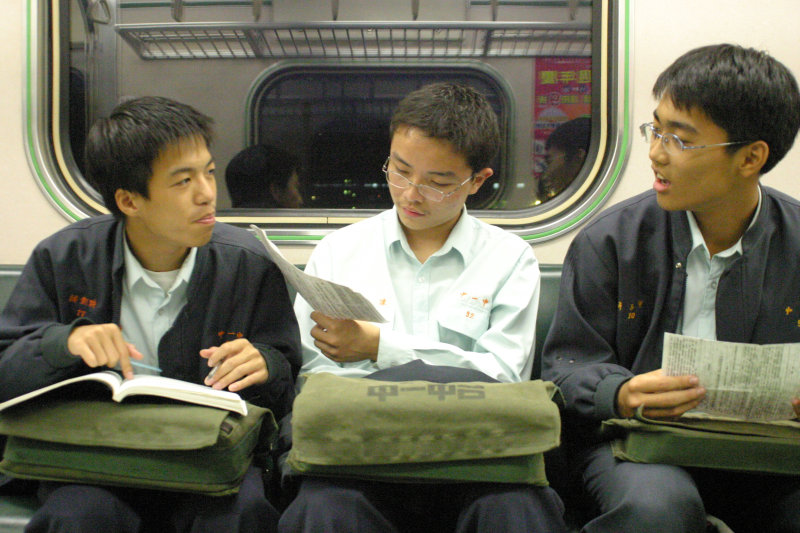 台灣鐵路旅遊攝影街拍帥哥台中一中2004-11-15攝影照片1