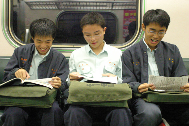 台灣鐵路旅遊攝影街拍帥哥台中一中2004-11-15攝影照片2