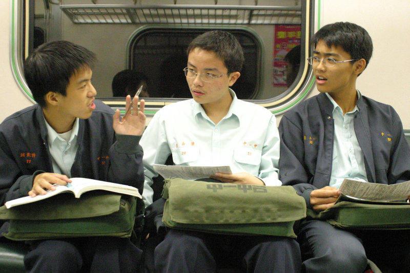 台灣鐵路旅遊攝影街拍帥哥台中一中2004-11-15攝影照片7