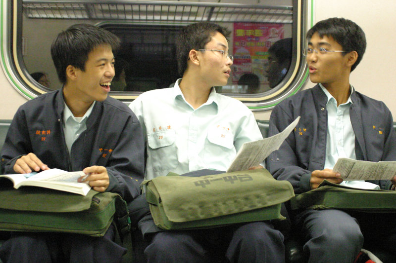 台灣鐵路旅遊攝影街拍帥哥台中一中2004-11-15攝影照片12