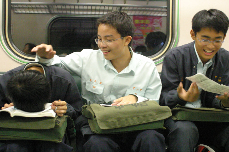 台灣鐵路旅遊攝影街拍帥哥台中一中2004-11-15攝影照片13