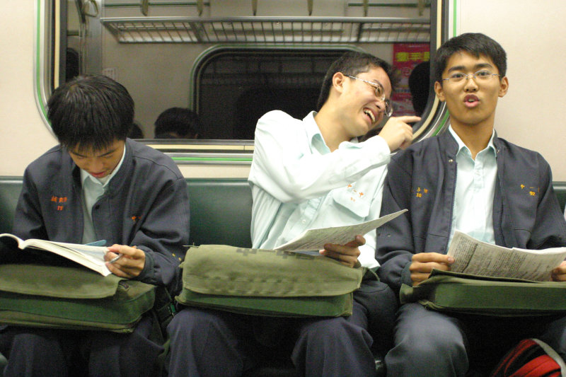 台灣鐵路旅遊攝影街拍帥哥台中一中2004-11-15攝影照片20
