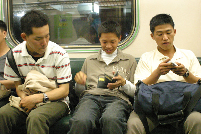 台灣鐵路旅遊攝影街拍帥哥后里阿兵哥2005-04-15攝影照片5