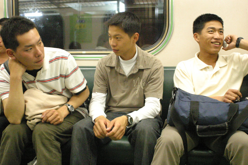 台灣鐵路旅遊攝影街拍帥哥后里阿兵哥2005-04-15攝影照片8