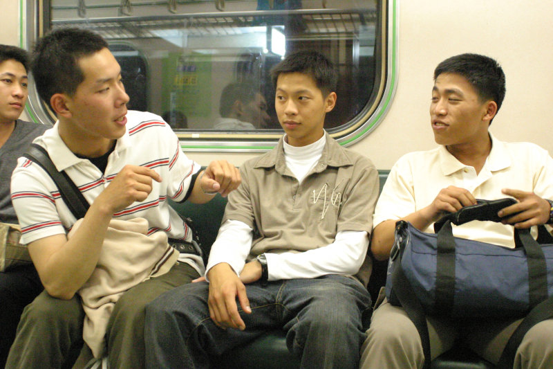 台灣鐵路旅遊攝影街拍帥哥后里阿兵哥2005-04-15攝影照片13