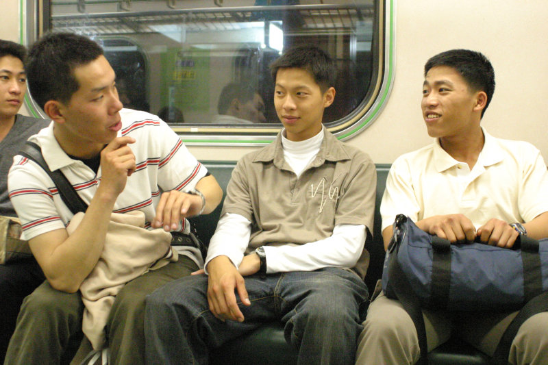台灣鐵路旅遊攝影街拍帥哥后里阿兵哥2005-04-15攝影照片14