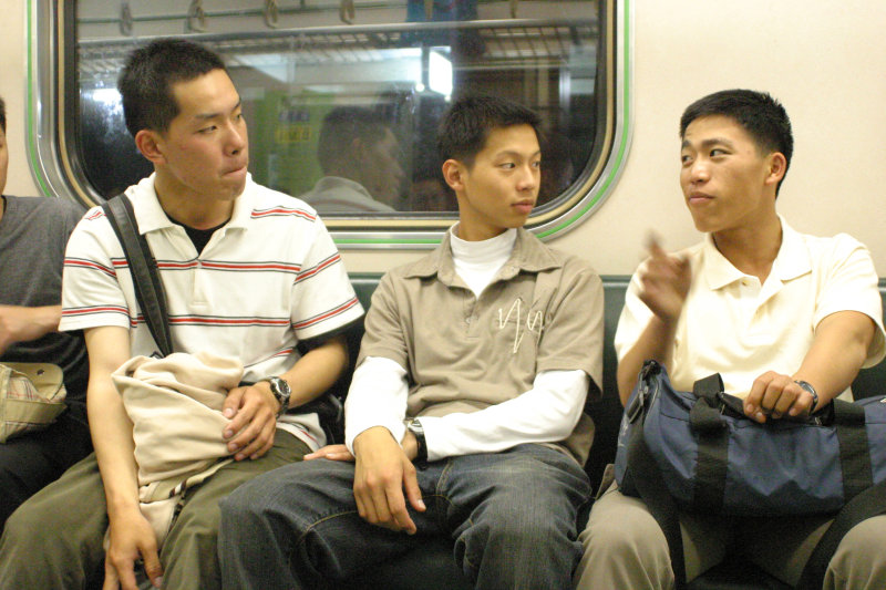 台灣鐵路旅遊攝影街拍帥哥后里阿兵哥2005-04-15攝影照片17