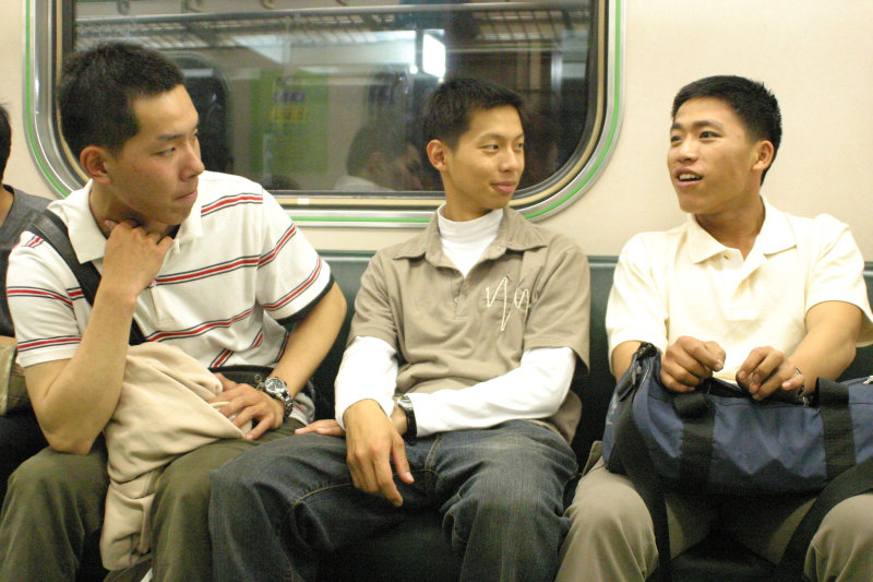 台灣鐵路旅遊攝影街拍帥哥后里阿兵哥2005-04-15攝影照片19