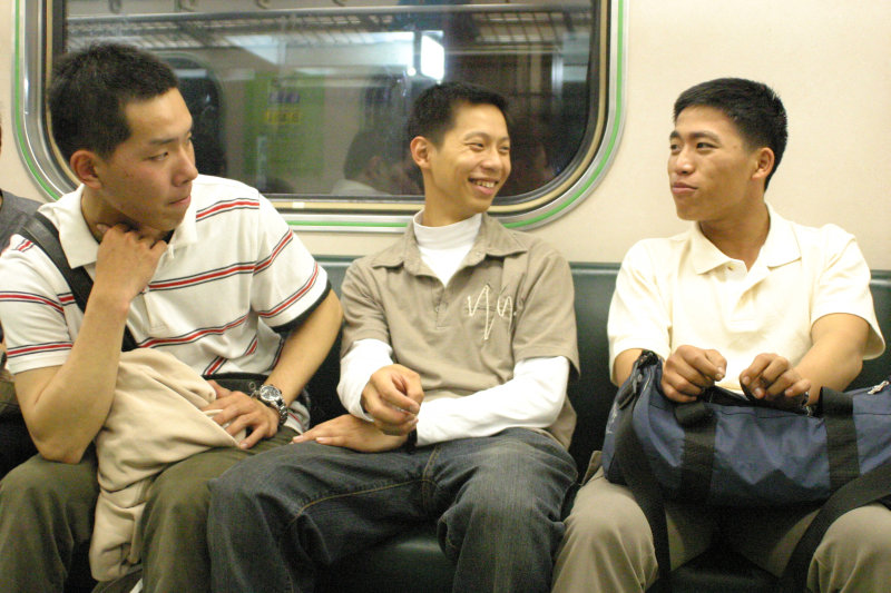 台灣鐵路旅遊攝影街拍帥哥后里阿兵哥2005-04-15攝影照片20