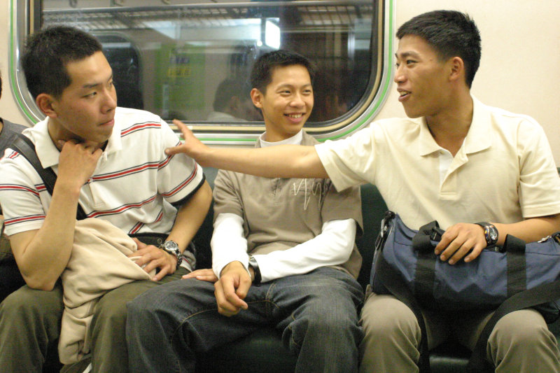 台灣鐵路旅遊攝影街拍帥哥后里阿兵哥2005-04-15攝影照片21
