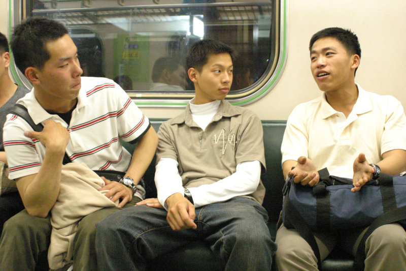台灣鐵路旅遊攝影街拍帥哥后里阿兵哥2005-04-15攝影照片23
