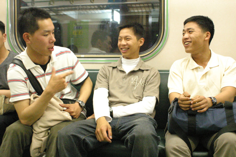 台灣鐵路旅遊攝影街拍帥哥后里阿兵哥2005-04-15攝影照片26
