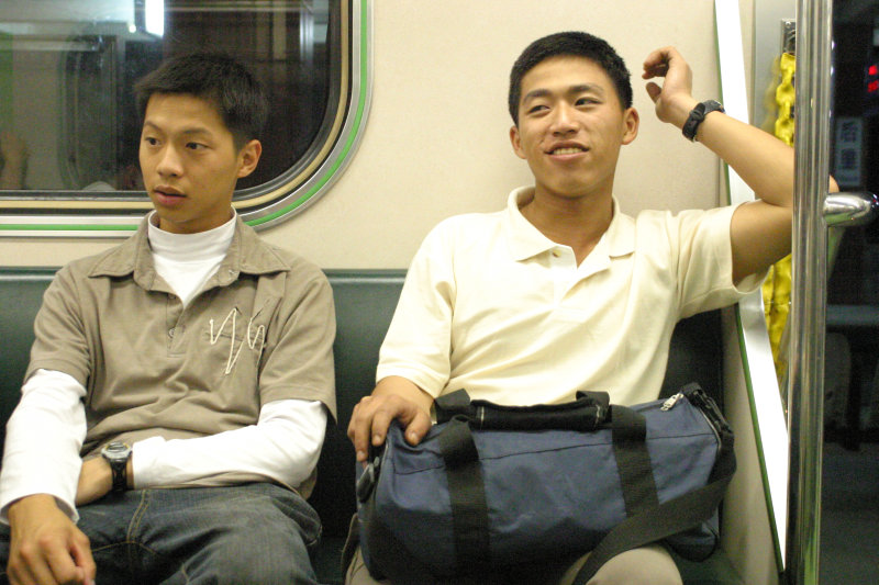 台灣鐵路旅遊攝影街拍帥哥后里阿兵哥2005-04-15攝影照片34