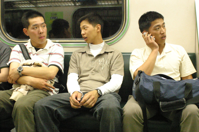 台灣鐵路旅遊攝影街拍帥哥后里阿兵哥2005-04-15攝影照片41