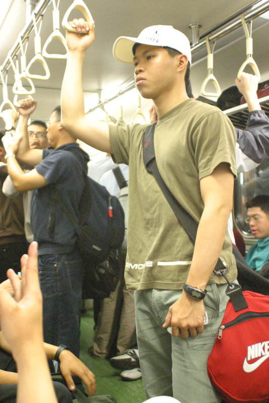 台灣鐵路旅遊攝影街拍帥哥后里阿兵哥2005-04-15攝影照片61