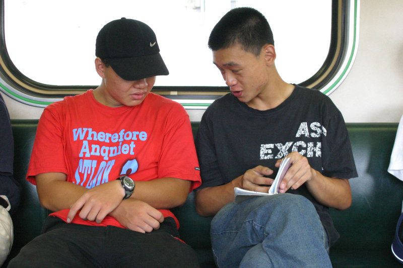 台灣鐵路旅遊攝影街拍帥哥對話旅客(1)2005-07-31攝影照片6