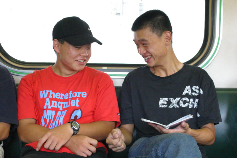 台灣鐵路旅遊攝影街拍帥哥對話旅客(1)2005-07-31攝影照片12