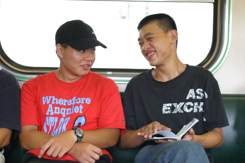 台灣鐵路旅遊攝影街拍帥哥對話旅客(1)2005-07-31攝影照片13
