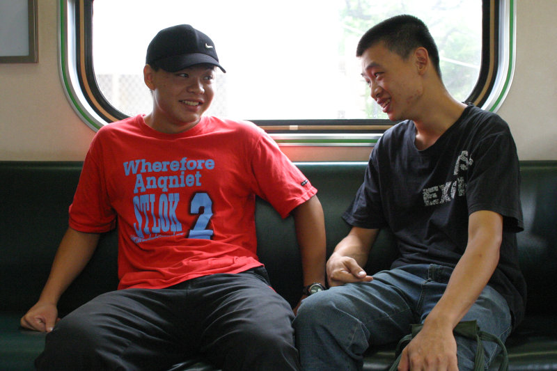 台灣鐵路旅遊攝影街拍帥哥對話旅客(1)2005-07-31攝影照片66