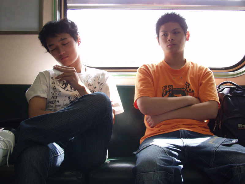 台灣鐵路旅遊攝影街拍帥哥對話旅客(1)2005-10-15攝影照片8