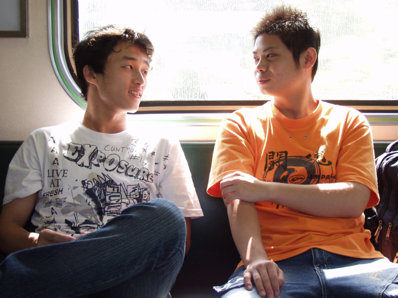 台灣鐵路旅遊攝影街拍帥哥對話旅客(1)2005-10-15攝影照片10