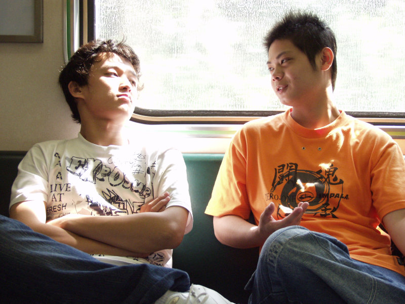 台灣鐵路旅遊攝影街拍帥哥對話旅客(1)2005-10-15攝影照片13
