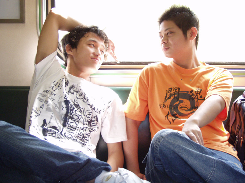 台灣鐵路旅遊攝影街拍帥哥對話旅客(1)2005-10-15攝影照片15