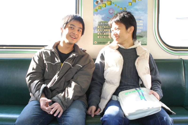 台灣鐵路旅遊攝影街拍帥哥對話旅客(1)2005-12-17攝影照片2