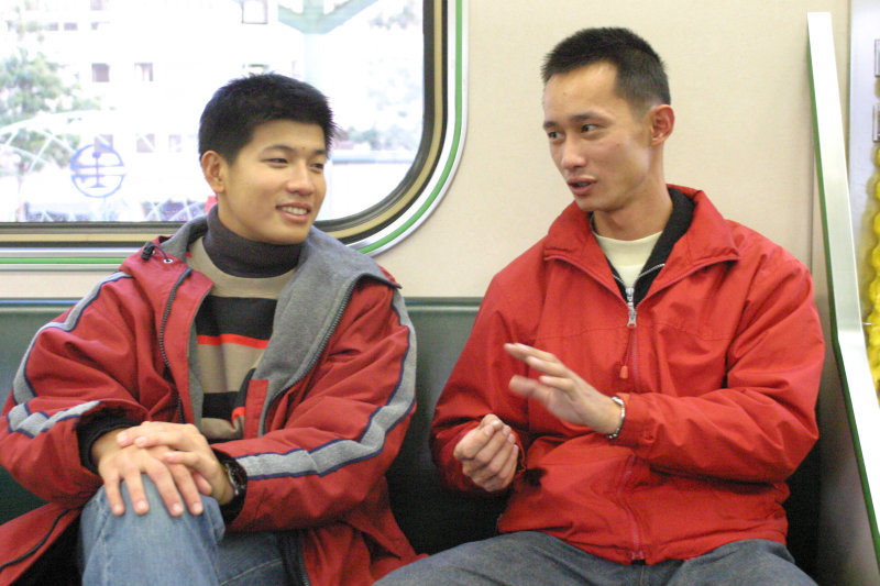 台灣鐵路旅遊攝影街拍帥哥對話旅客(2)2005-12-17攝影照片3