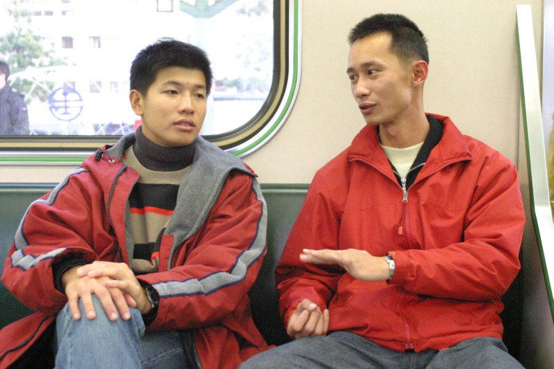台灣鐵路旅遊攝影街拍帥哥對話旅客(2)2005-12-17攝影照片4