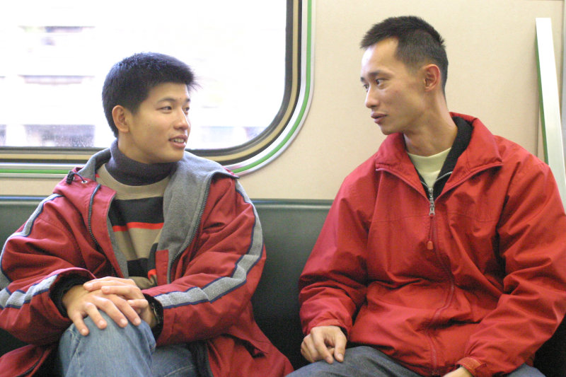 台灣鐵路旅遊攝影街拍帥哥對話旅客(2)2005-12-17攝影照片9
