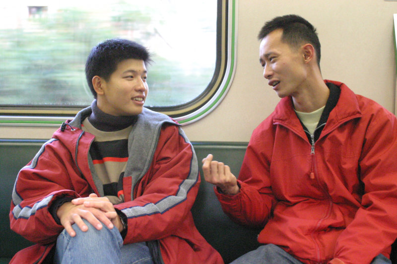 台灣鐵路旅遊攝影街拍帥哥對話旅客(2)2005-12-17攝影照片10