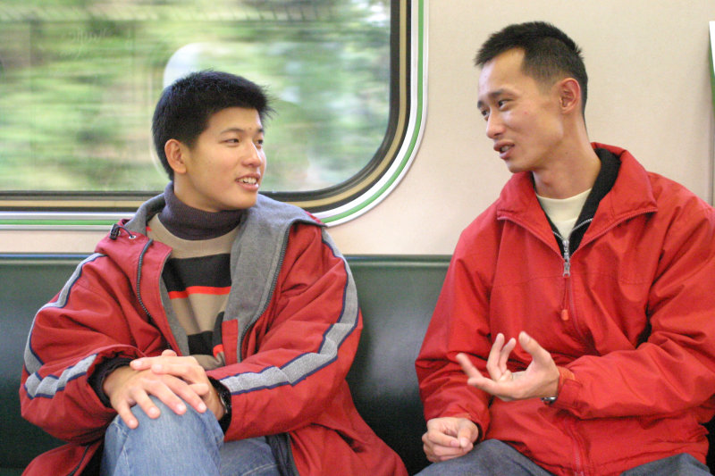 台灣鐵路旅遊攝影街拍帥哥對話旅客(2)2005-12-17攝影照片11