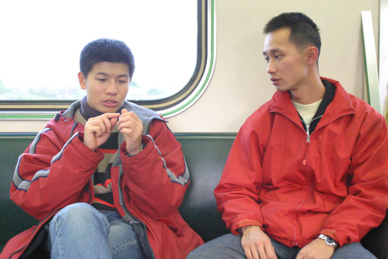 台灣鐵路旅遊攝影街拍帥哥對話旅客(2)2005-12-17攝影照片13