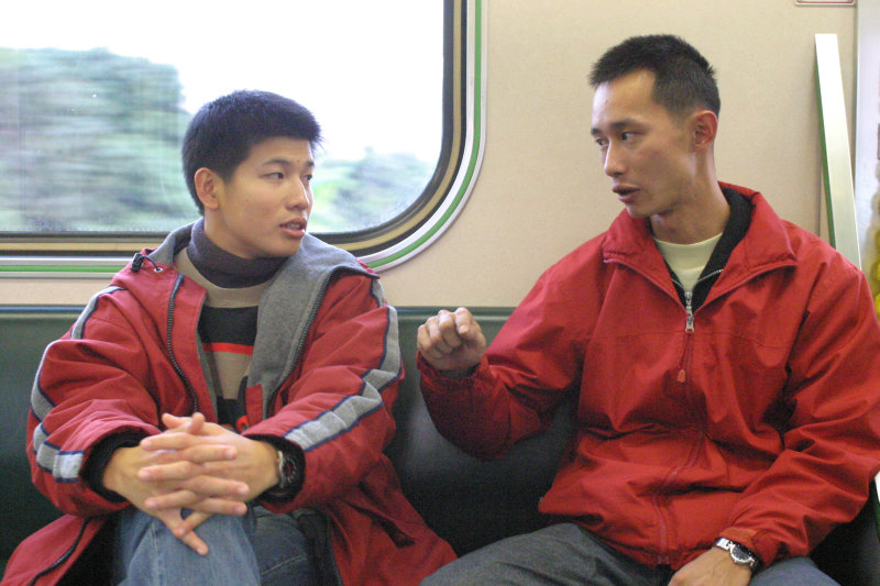 台灣鐵路旅遊攝影街拍帥哥對話旅客(2)2005-12-17攝影照片14