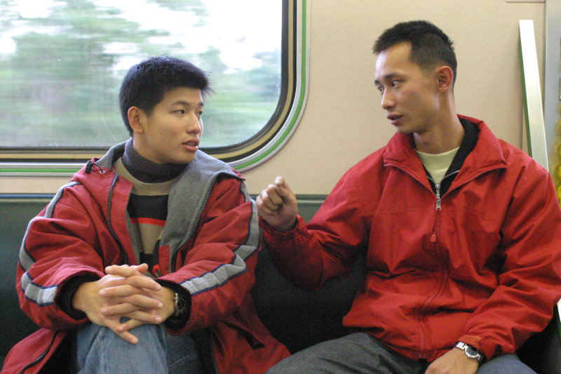 台灣鐵路旅遊攝影街拍帥哥對話旅客(2)2005-12-17攝影照片15