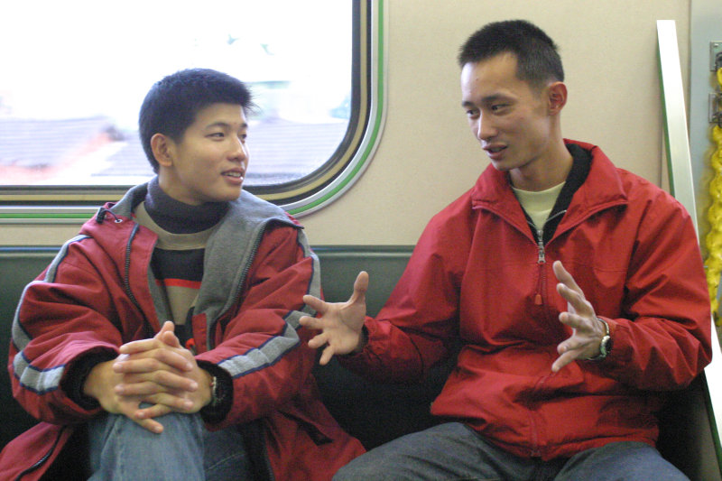 台灣鐵路旅遊攝影街拍帥哥對話旅客(2)2005-12-17攝影照片16