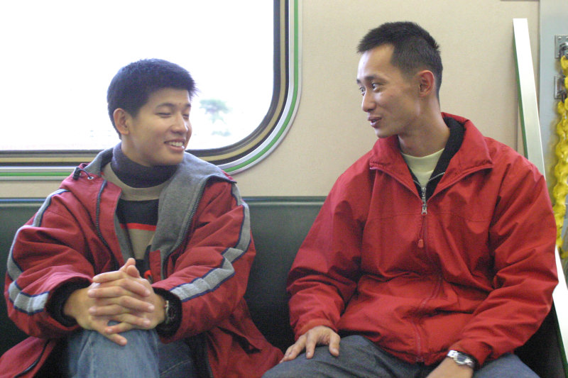 台灣鐵路旅遊攝影街拍帥哥對話旅客(2)2005-12-17攝影照片19