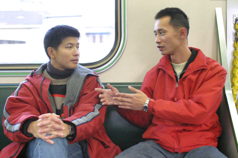台灣鐵路旅遊攝影街拍帥哥對話旅客(2)2005-12-17攝影照片22