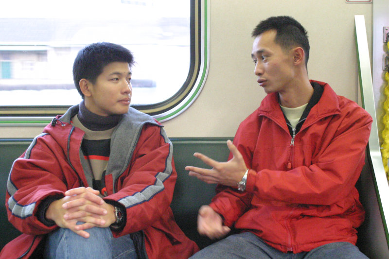 台灣鐵路旅遊攝影街拍帥哥對話旅客(2)2005-12-17攝影照片23
