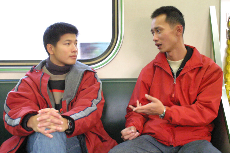 台灣鐵路旅遊攝影街拍帥哥對話旅客(2)2005-12-17攝影照片24