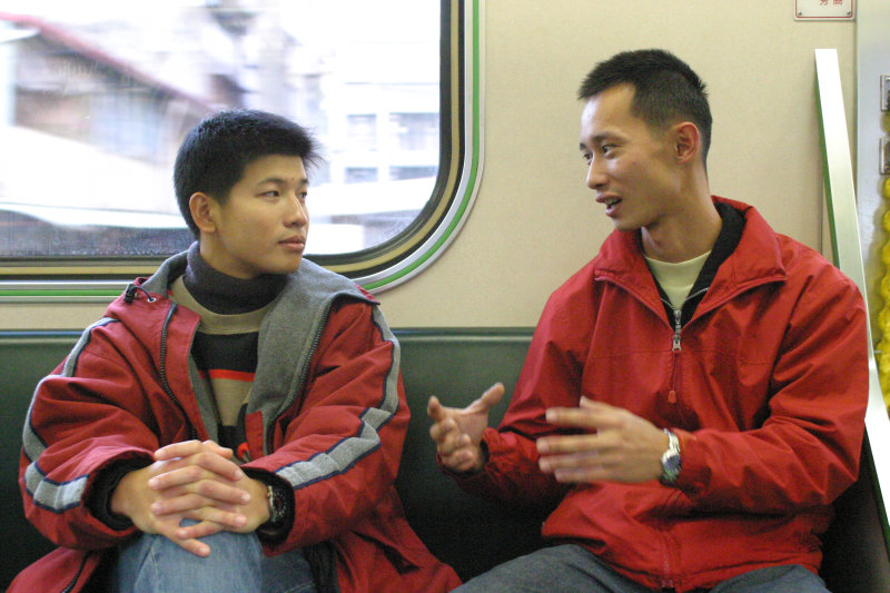 台灣鐵路旅遊攝影街拍帥哥對話旅客(2)2005-12-17攝影照片25