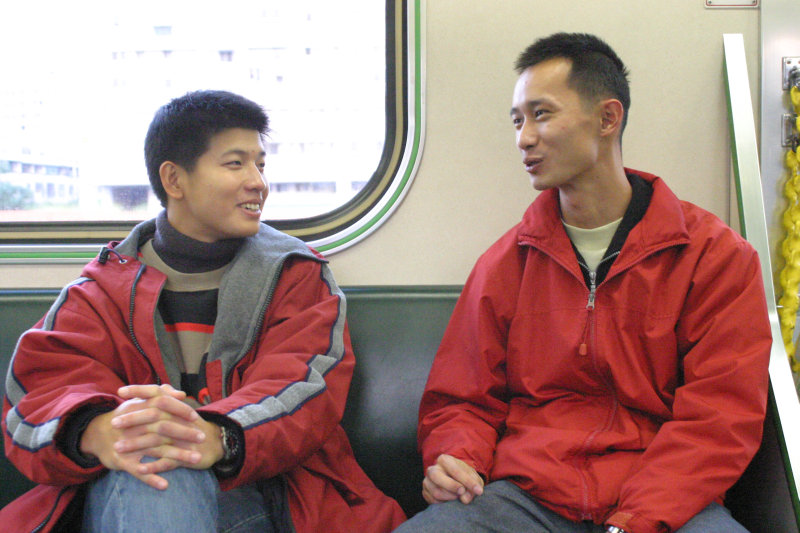 台灣鐵路旅遊攝影街拍帥哥對話旅客(2)2005-12-17攝影照片26